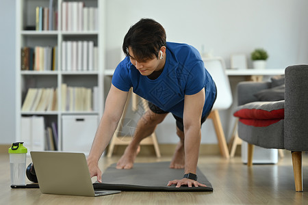 三更半夜鬼闹房