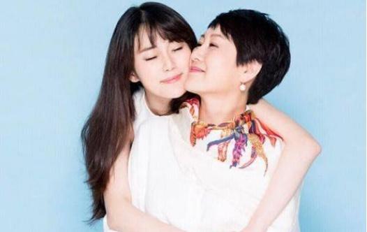 伊丽莎·施莱辛格：去掉面纱 推荐视频