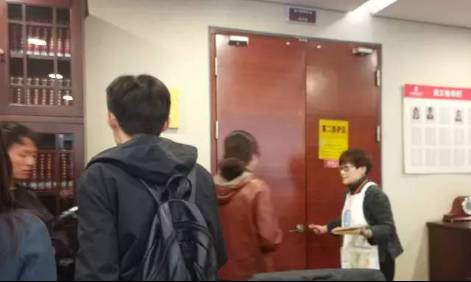 假证人 视频主图