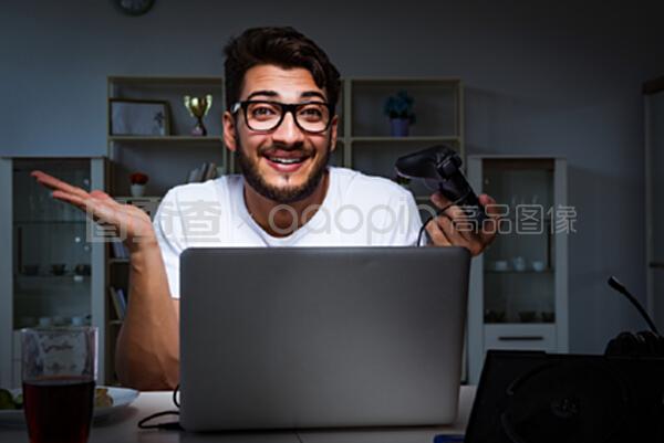 嘿，蠢贼 推荐视频